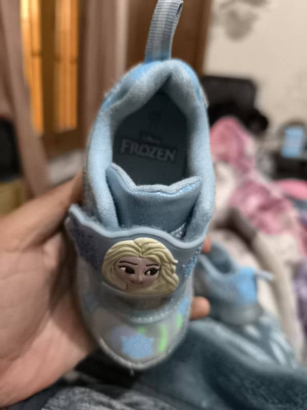 Disney Frozen Shoes (lighting) 2