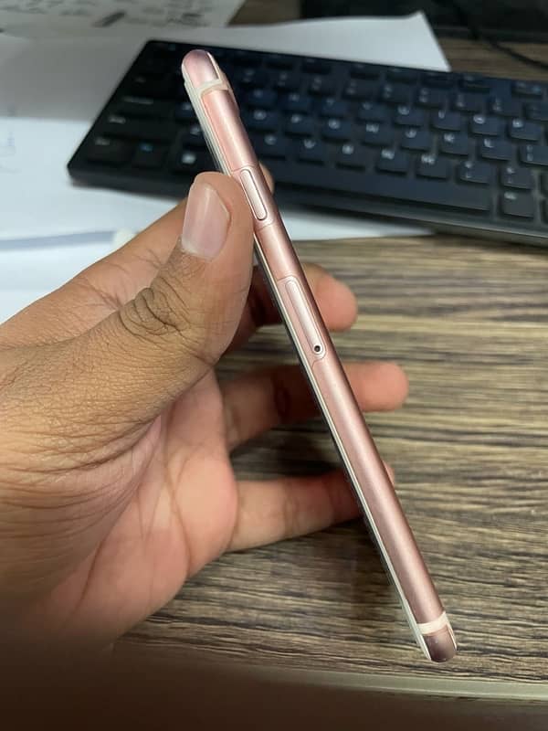 IPhone 7 Rose gold 256 Gb 4