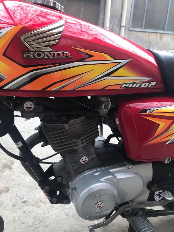 Honda 125 lush condition totally janian 03067186102 6