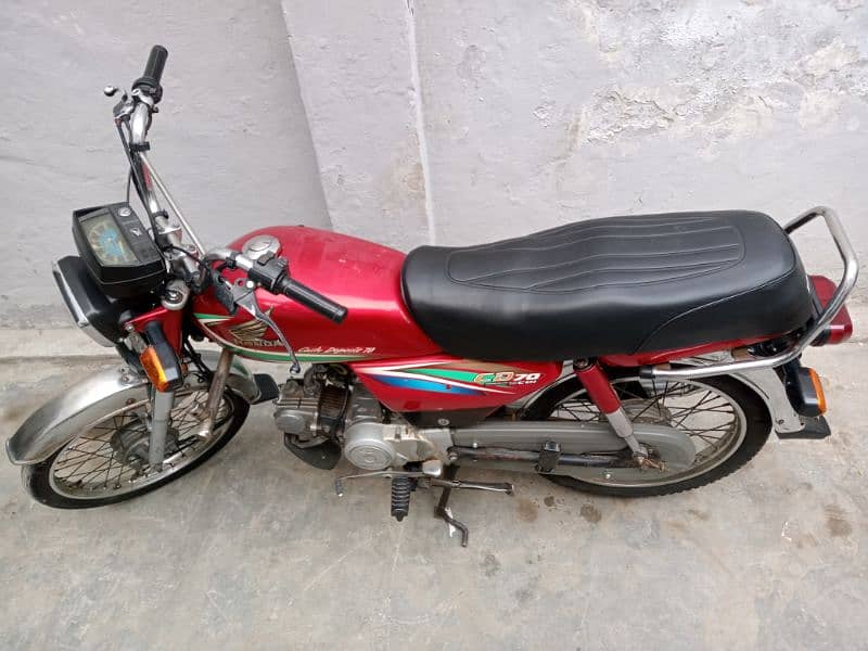 Honda 70 model 2016 A red colour good condition 2