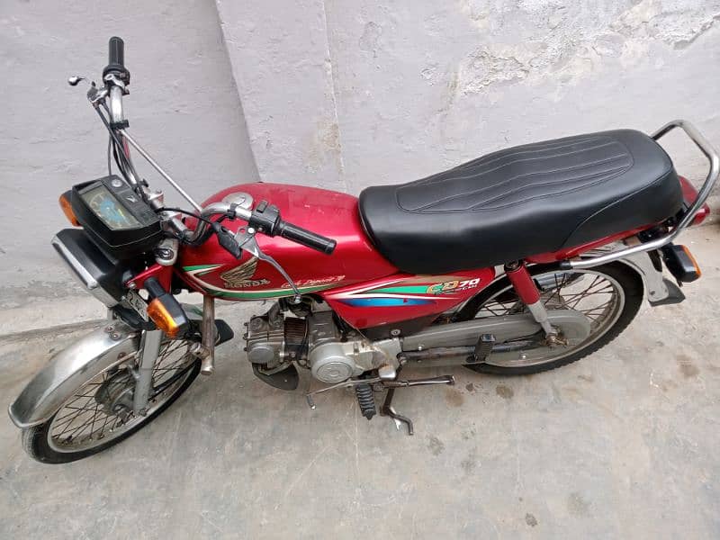 Honda 70 model 2016 A red colour good condition 3