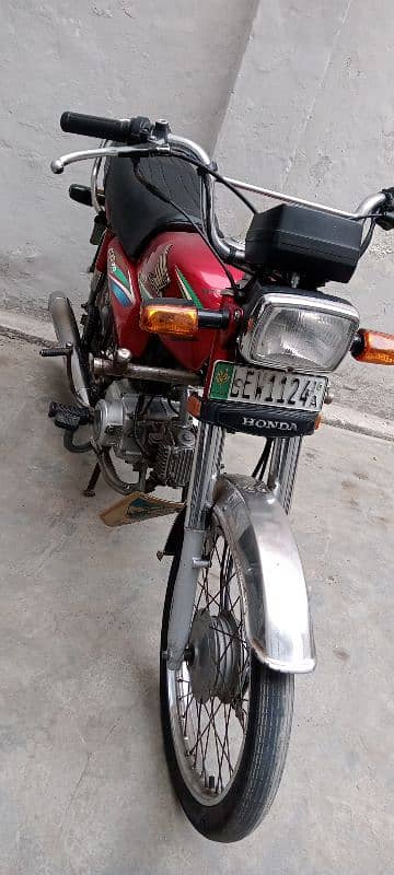 Honda 70 model 2016 A red colour good condition 13