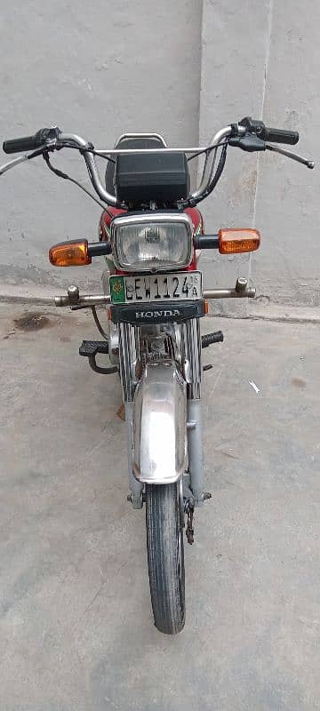 Honda 70 model 2016 A red colour good condition 15