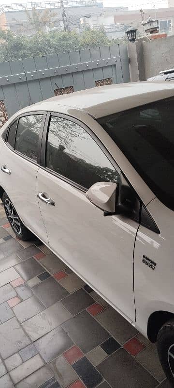 Toyota Yaris Ativ x 1.5 3