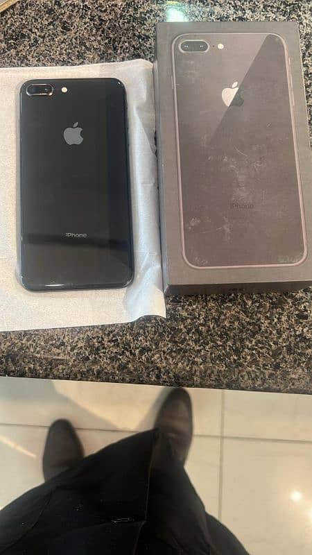 I phone 8 plus 64 gb 7