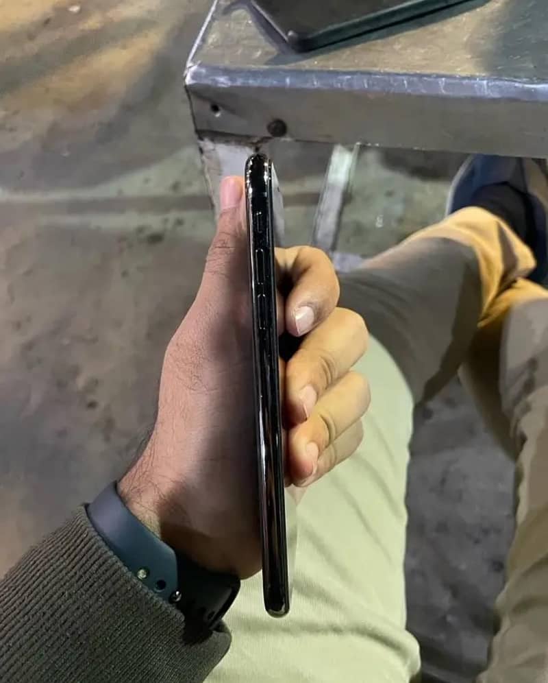 iPhone X 64gb PTA Approved 4