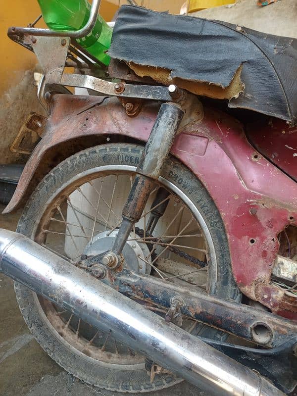 Honda 50 original condition h only body work engin ok Number Karachi 1