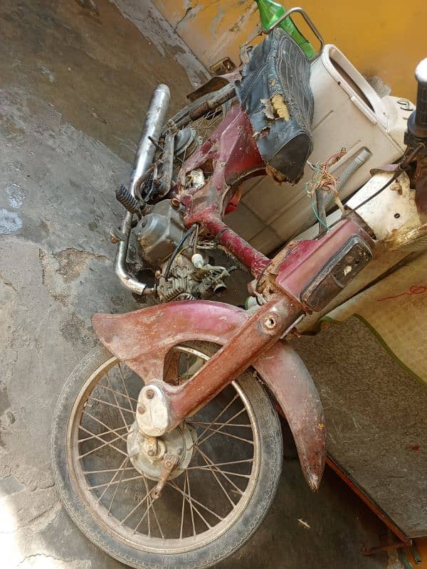 Honda 50 original condition h only body work engin ok Number Karachi 6