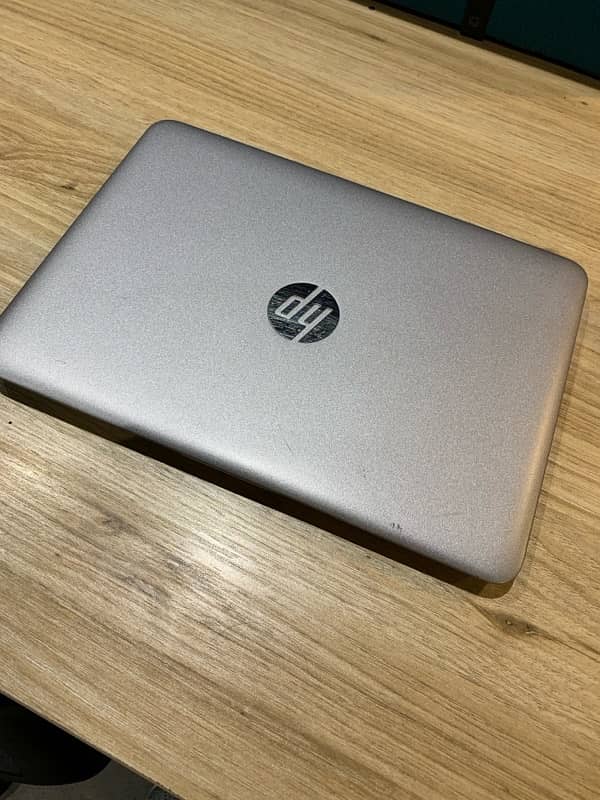 HP 820 G3 0