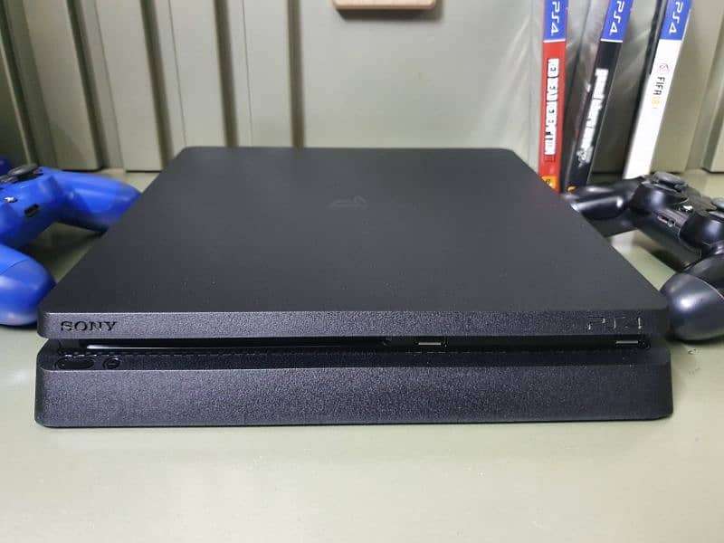 PS4 Slim 500 GB , Sealed 100% . 0