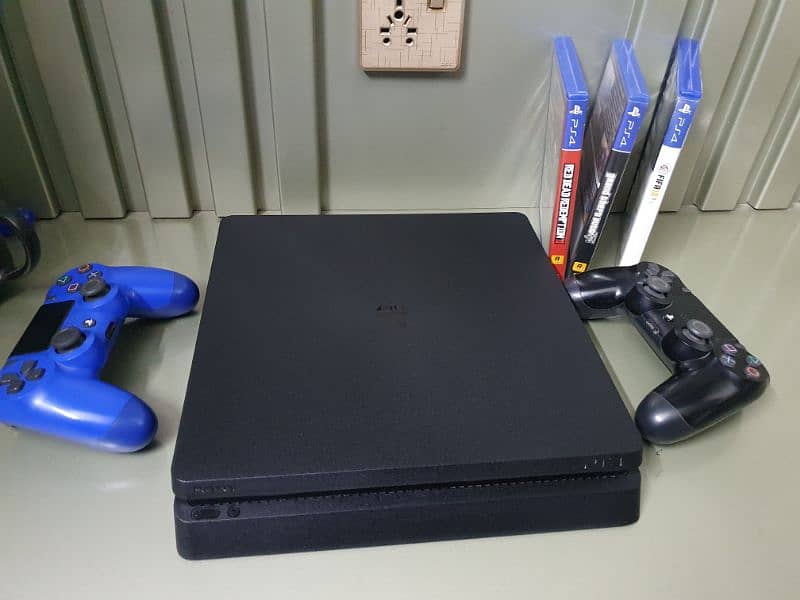 PS4 Slim 500 GB , Sealed 100% . 1