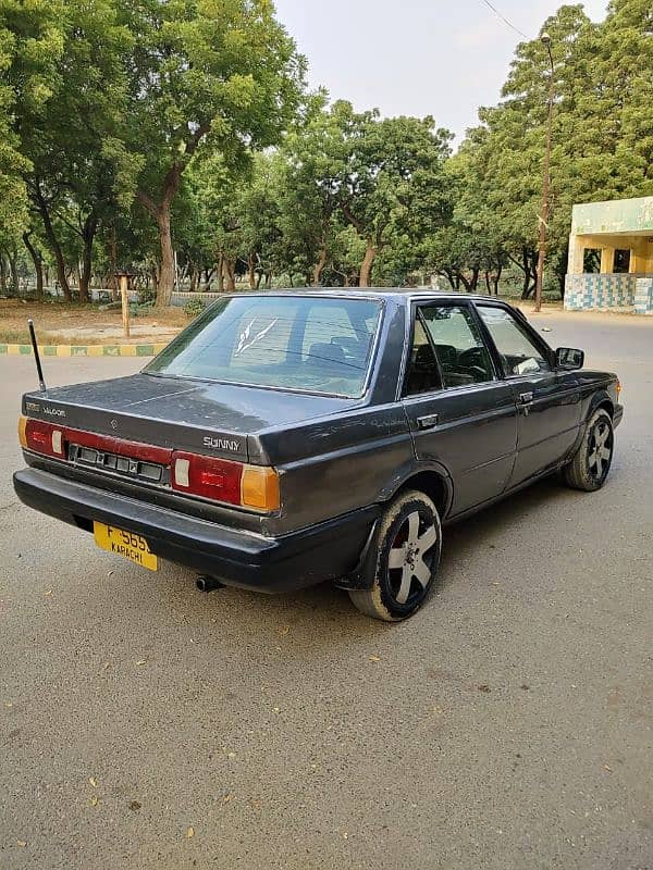 Nissan Sunny 1989 3