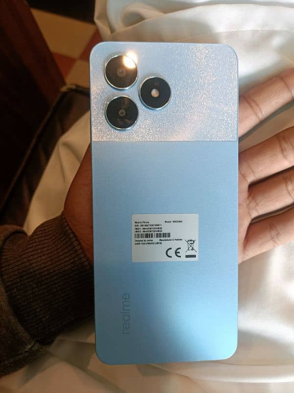 realme 10 by 10 condition only 2 month used 2