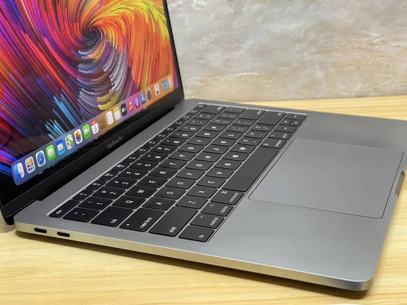 MacBook Pro 2017 13.3" inch Retina display in lower than market price 6