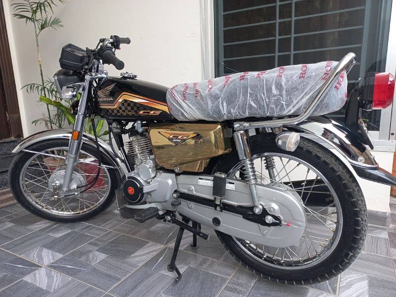 Honda 125 Self Start Gold 1