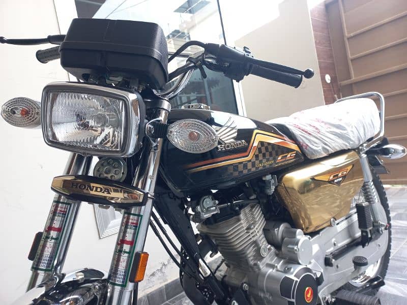 Honda 125 Self Start Gold 3