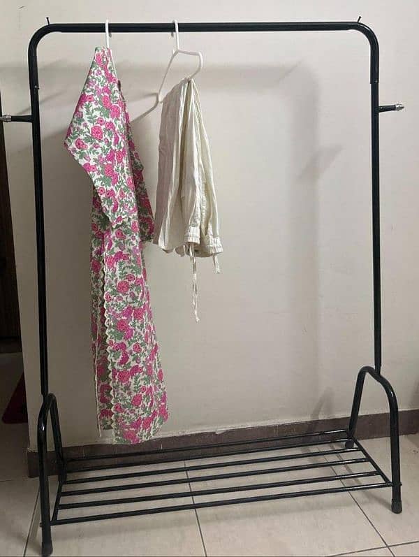 Premium best quality Foldable Botique Hanger. 1