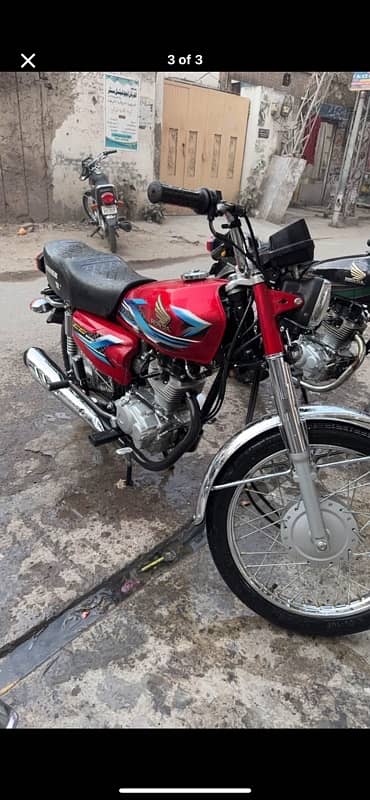 Honda 125 Red colors 2024 model 2