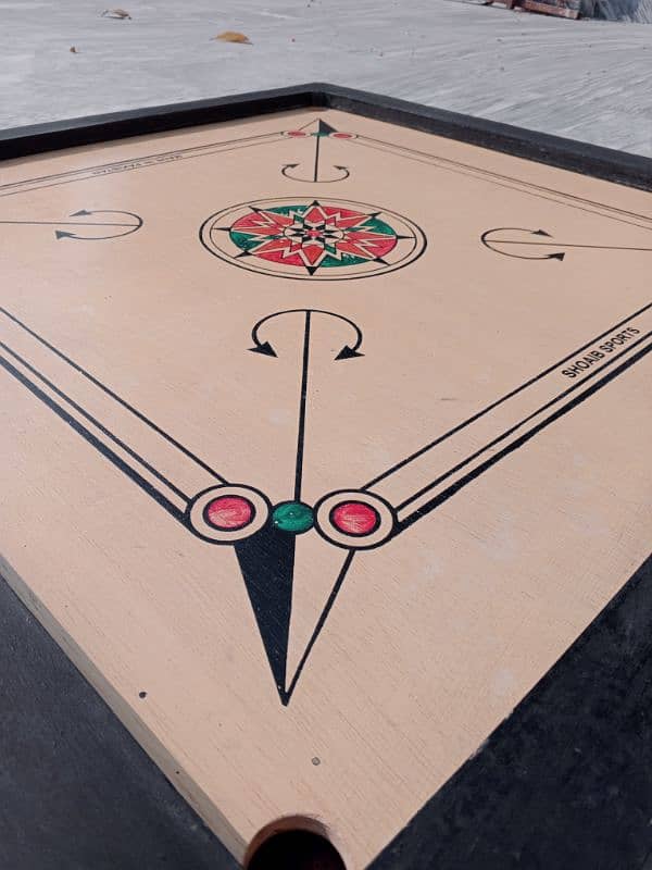 Carrom Board with coin, striker and powder 3