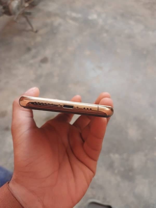 iphone 11 pro PTA Aproved 64 gb gold color with box 2