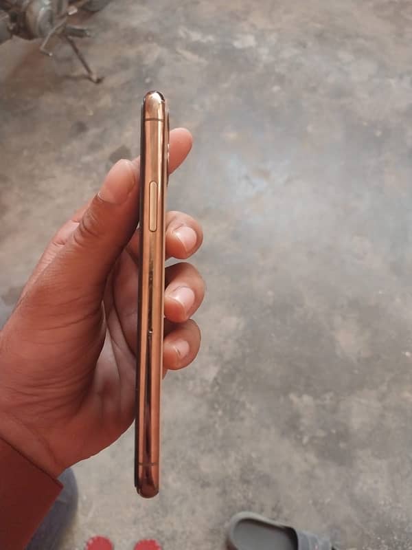 iphone 11 pro PTA Aproved 64 gb gold color with box 4