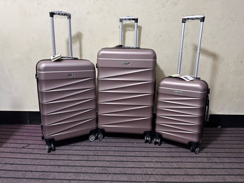 Suitcases at reasonable Prices/ Luggages/ travel bag 1