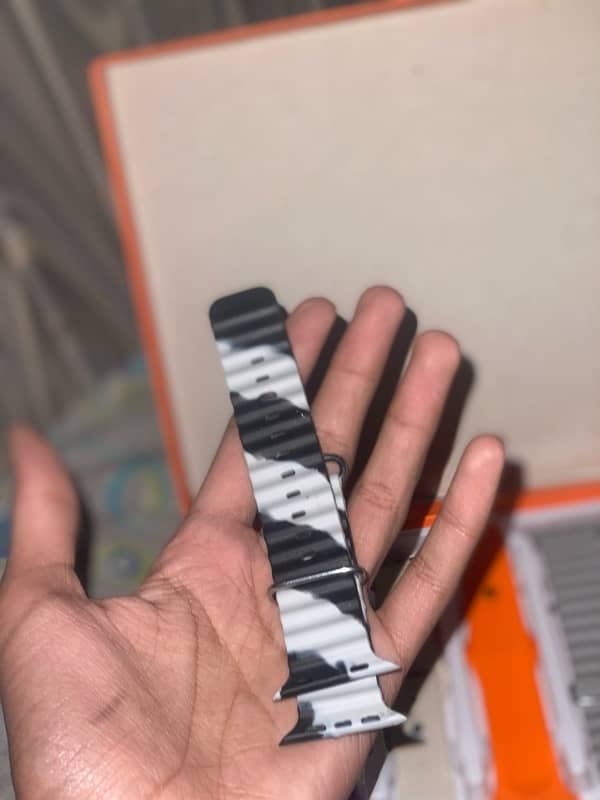 Smart watch y80  condition 10/10  on WhatsApp number 03211782775 3