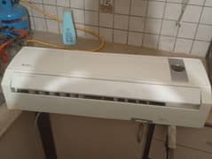 GREE 1 TON, NON INVERTER AC MINT CONDITION