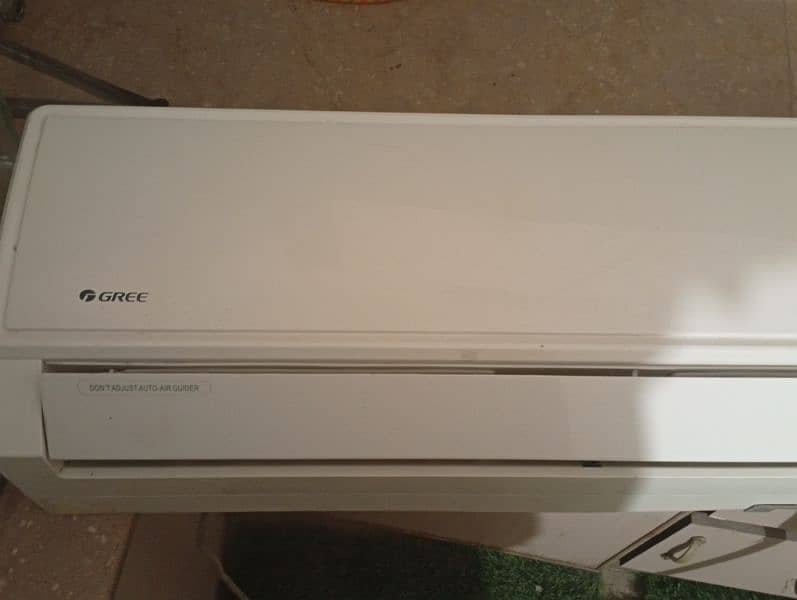 GREE 1 TON, NON INVERTER AC MINT CONDITION 1