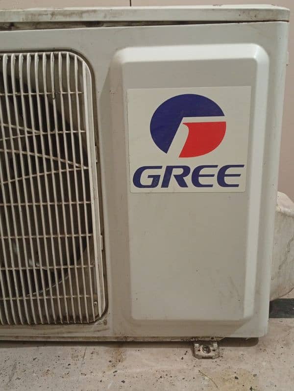 GREE 1 TON, NON INVERTER AC MINT CONDITION 2