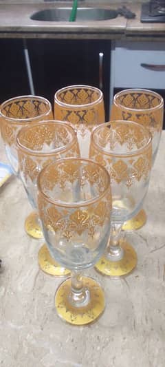 glass set with dryfruit container