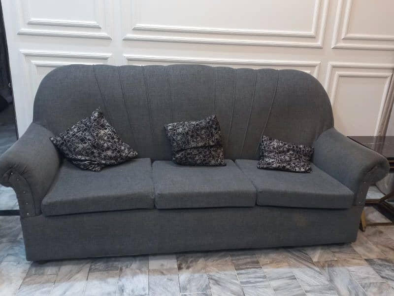 6 seater sofa set in new condition. 1