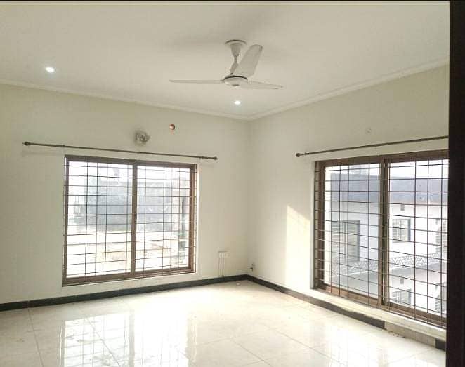 10 Marla 2 Bed Upper Portion For Rent Available in Bahria Phase 3 0