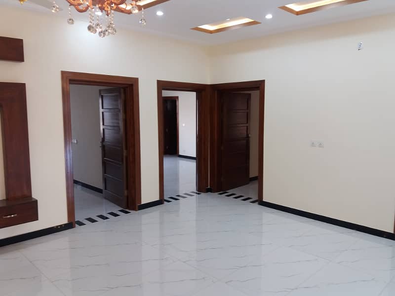 1 Kanal 3 Bed Portion For Rent Available in DHA Phase 1 0