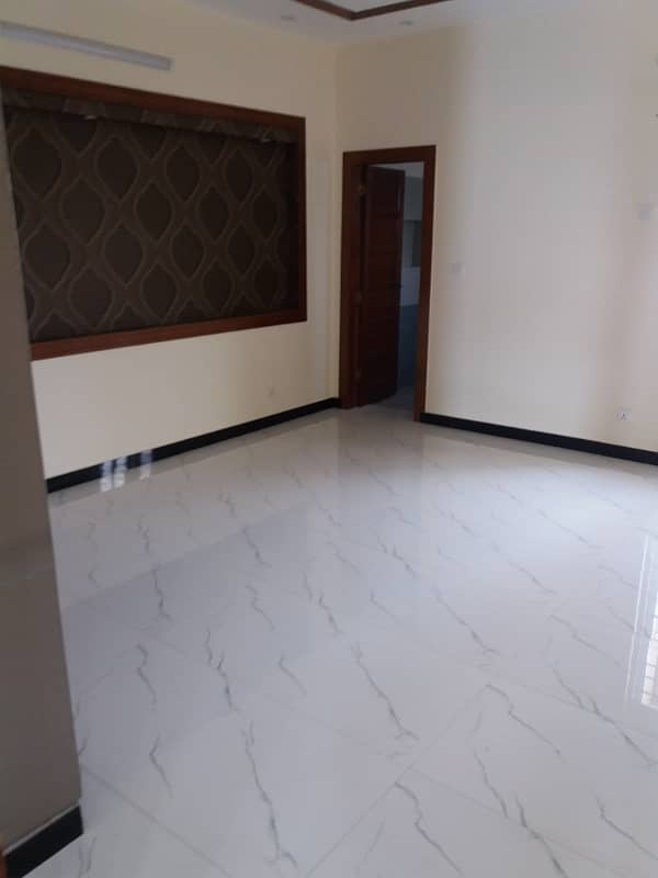 1 Kanal 3 Bed Portion For Rent Available in DHA Phase 1 4