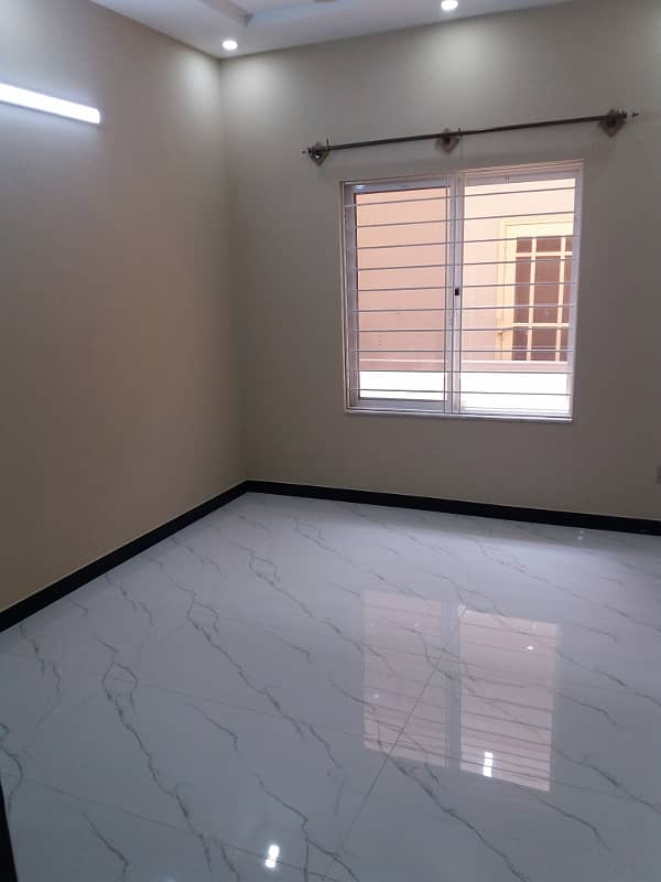 1 Kanal 3 Bed Upper Portion For Rent Available in DHA Phase 1 2