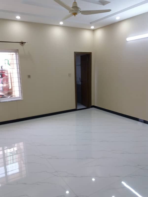 1 Kanal 3 Bed Upper Portion For Rent Available in DHA Phase 1 4