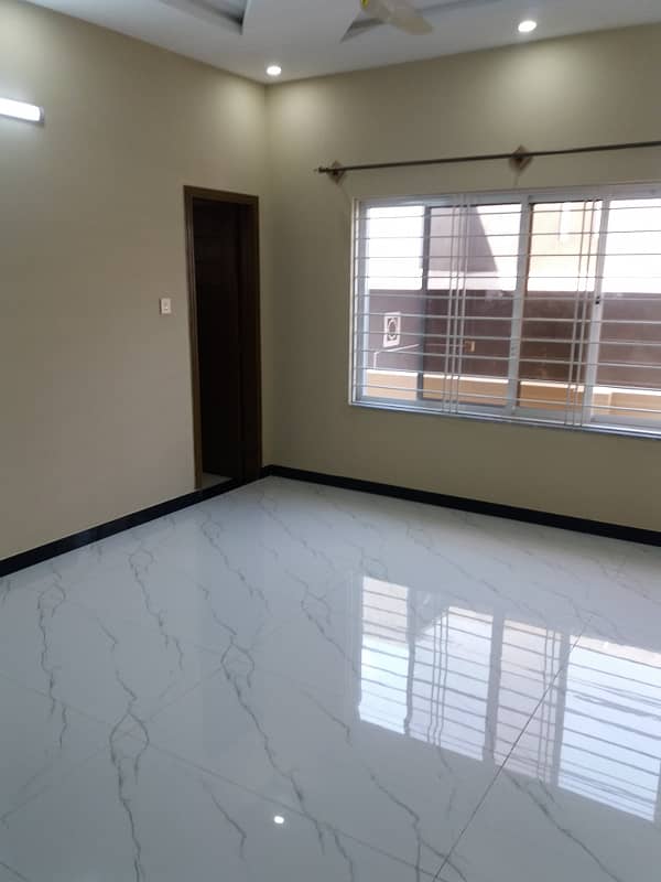 1 Kanal 3 Bed Upper Portion For Rent Available in DHA Phase 1 7