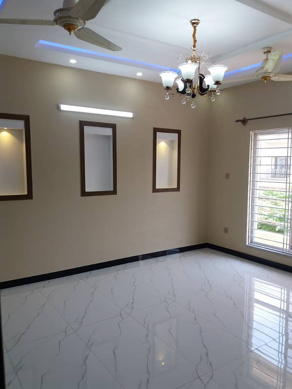 1 Kanal 3 Bed Upper Portion For Rent Available in DHA Phase 1 9