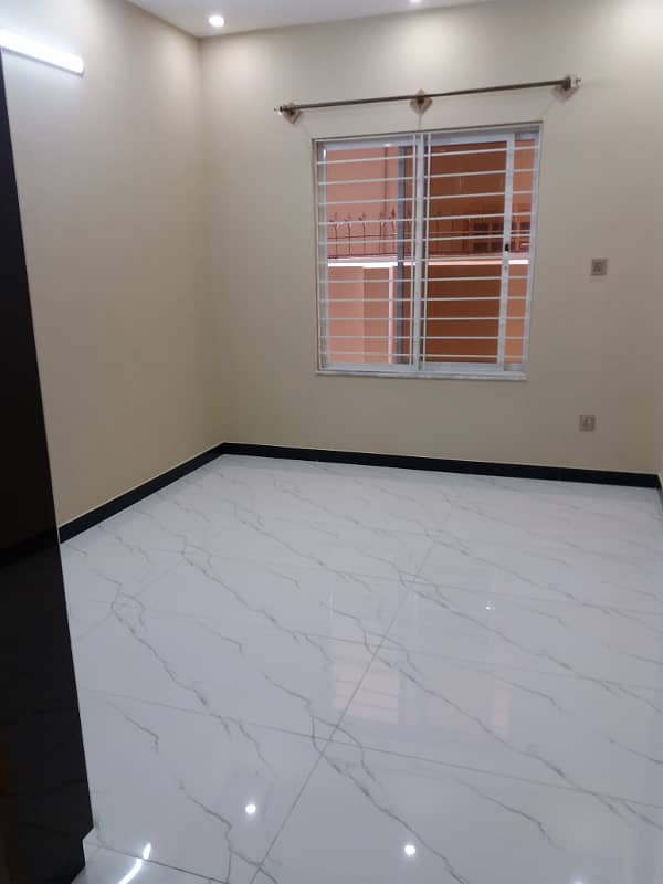 1 Kanal 3 Bed Upper Portion For Rent Available in DHA Phase 1 10