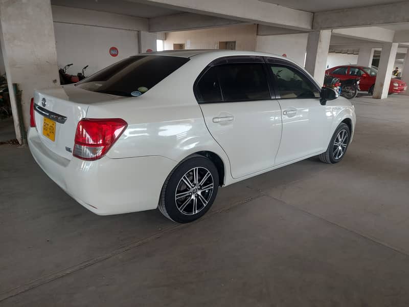 Toyota Corolla Axio 2013 hybrid 1