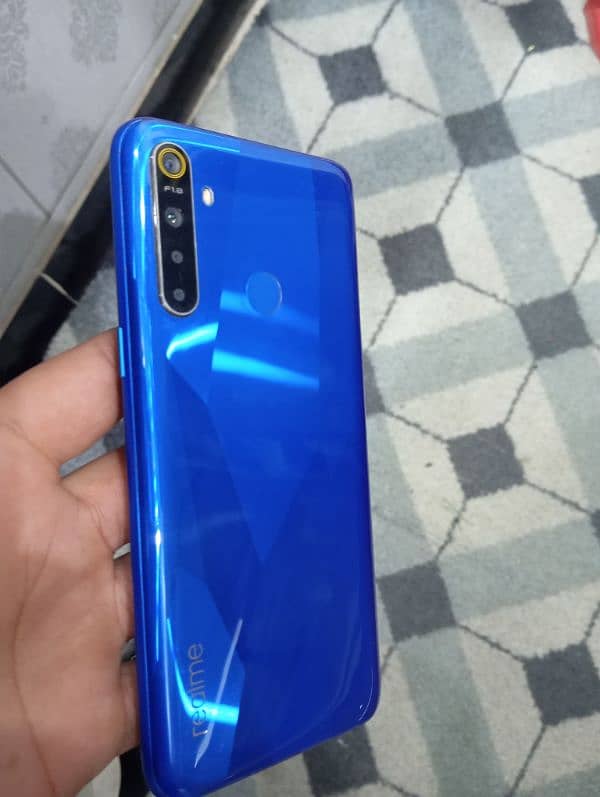 Realme 5     4/64 0