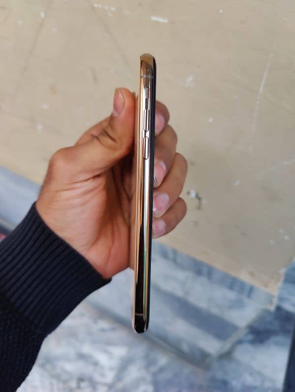 iPhone XS (non pta) 4