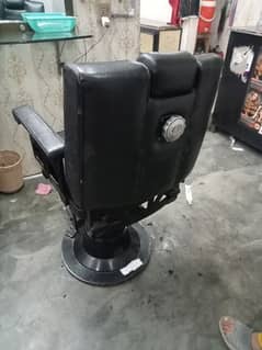 saloon chair bilkul new ha