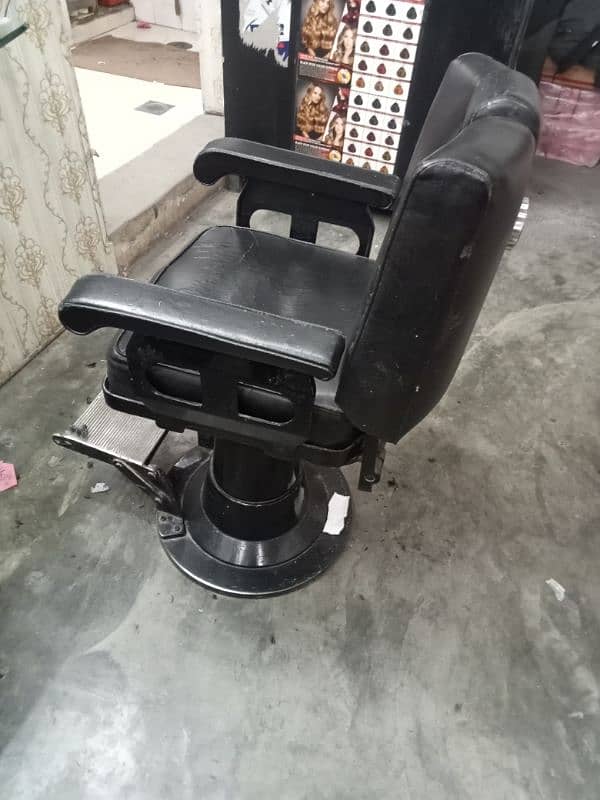 saloon chair bilkul new ha 1