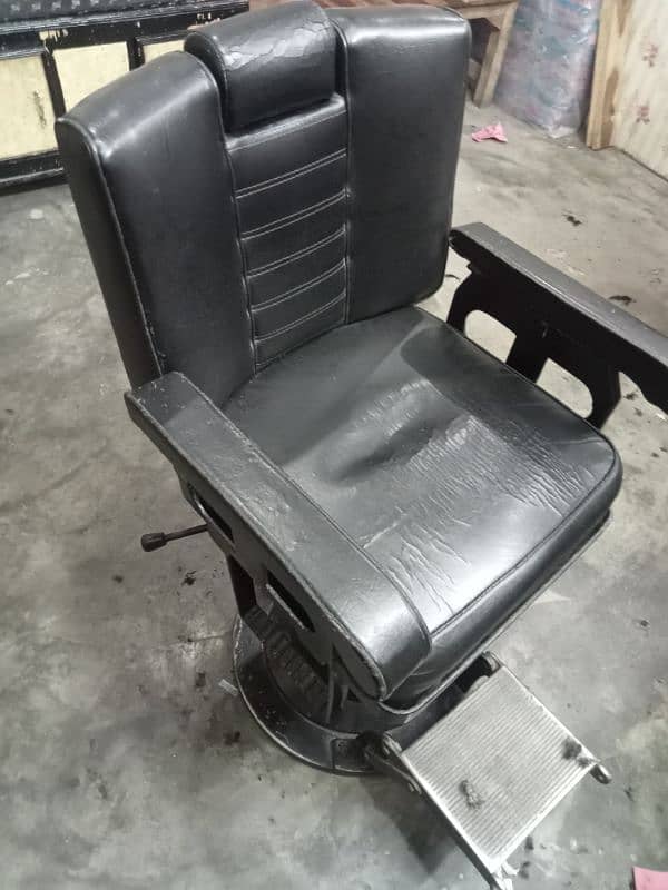 saloon chair bilkul new ha 2