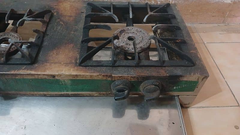 heavy weight double burner stove. 4