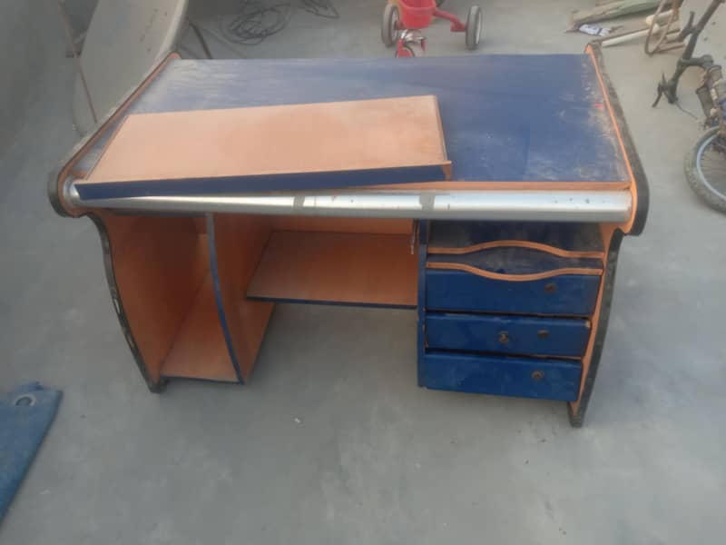 Computer desk table 1