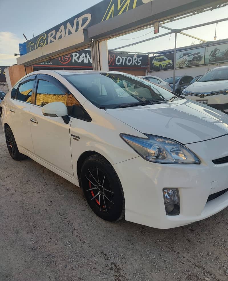 Toyota Prius G 1.8 2011 Model 2