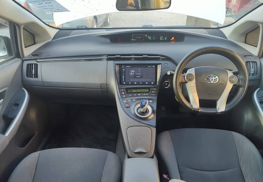 Toyota Prius G 1.8 2011 Model 7